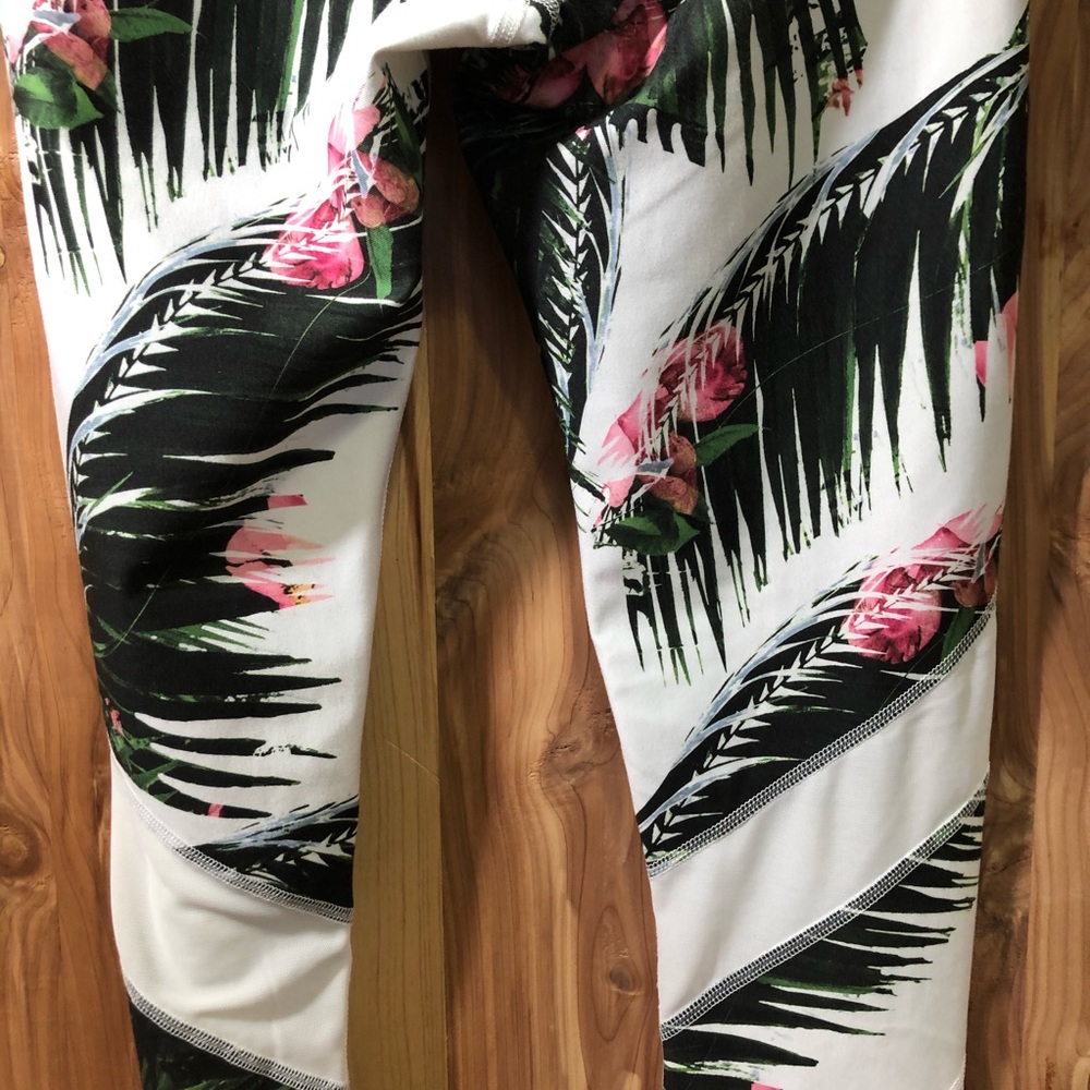 Fabletics- Gaviota Mesh- Tropical White - Picture 8 of 13